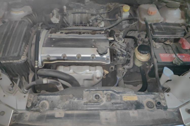 Used Buick Excelle 2011 1.6 LE-MT Engine Bay