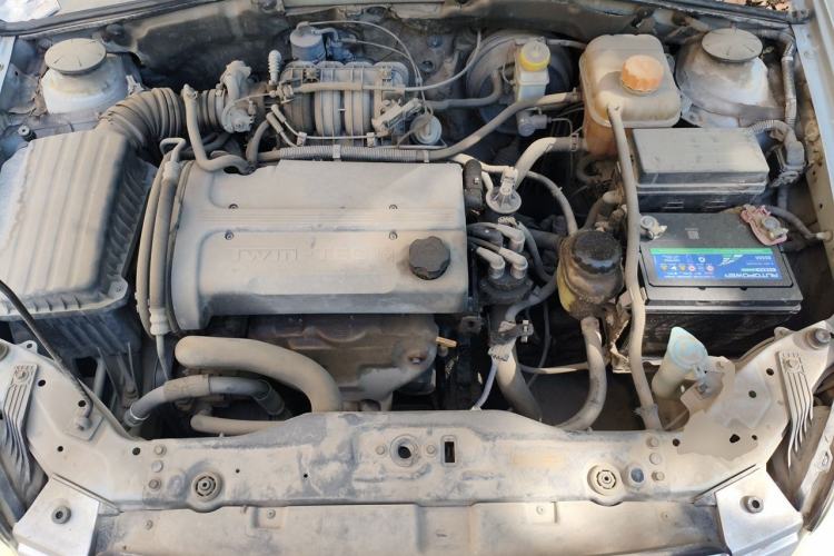 Used Buick Excelle 2011 1.6 LE-MT Engine Bay