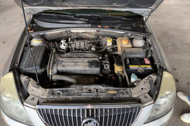 Used Buick Excelle 2011 1.6 LE-AT Engine Bay