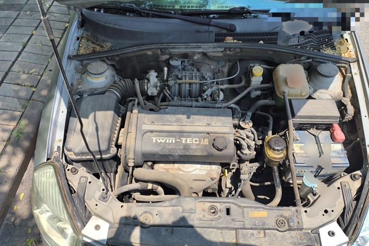 Used Buick Excelle 2011 1.6 LX-MT Engine Bay