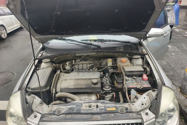 Used Buick Excelle 2011 1.6 LE-AT Engine Bay