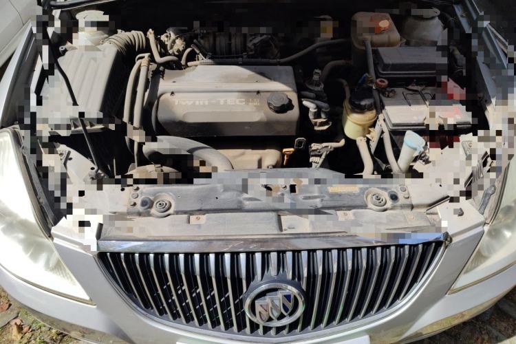Used Buick Excelle 2011 1.6 LX-MT Engine Bay