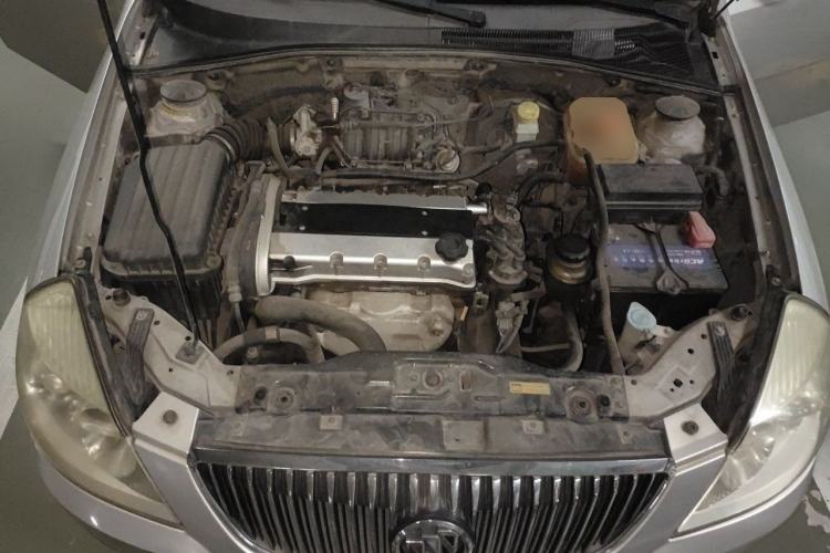 Used Buick Excelle 2011 1.6 LE-MT Engine Bay