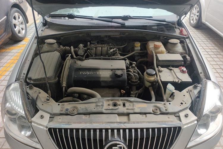 Used Buick Excelle 2011 1.6 LX-MT Engine Bay