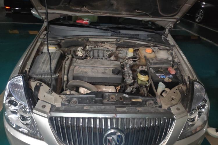 Used Buick Excelle 2011 1.6 LX-MT Engine Bay