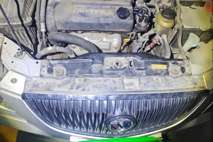 Used Buick Excelle 2011 1.6 LE-AT Engine Bay
