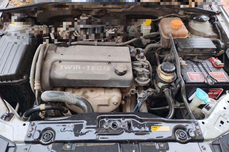 Used Buick Excelle 2011 1.6 LX-MT Engine Bay