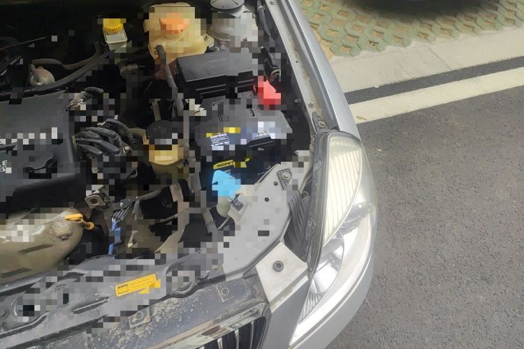 Used Buick Excelle 2011 1.6 LE-MT Engine Bay Left