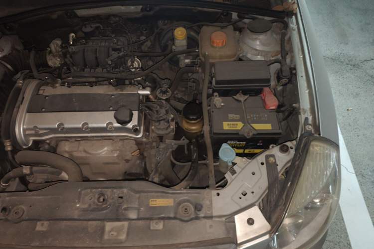 Used Buick Excelle 2011 1.6 LX-MT Engine Bay Left