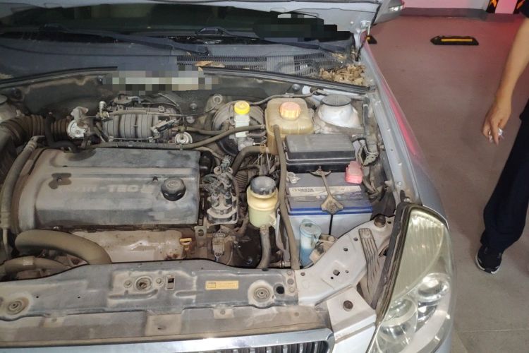 Used Buick Excelle 2011 1.6 LX-MT Engine Bay Left