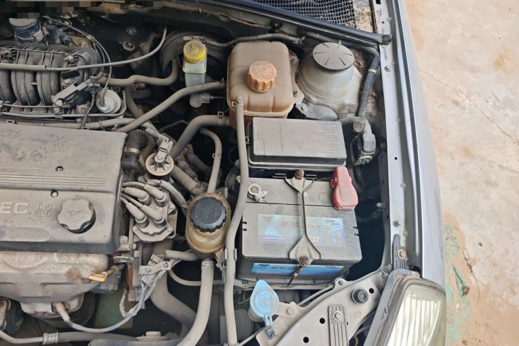 Used Buick Excelle 2011 1.6 LX-MT Engine Bay Left