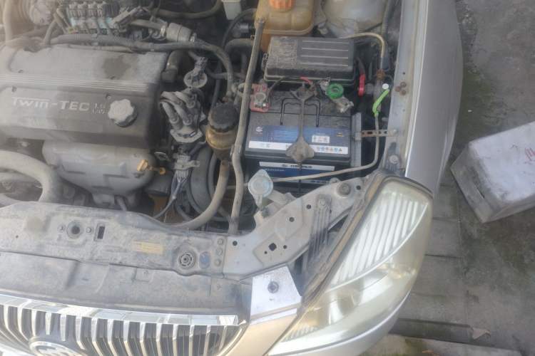 Used Buick Excelle 2011 1.6 LE-MT Engine Bay Left