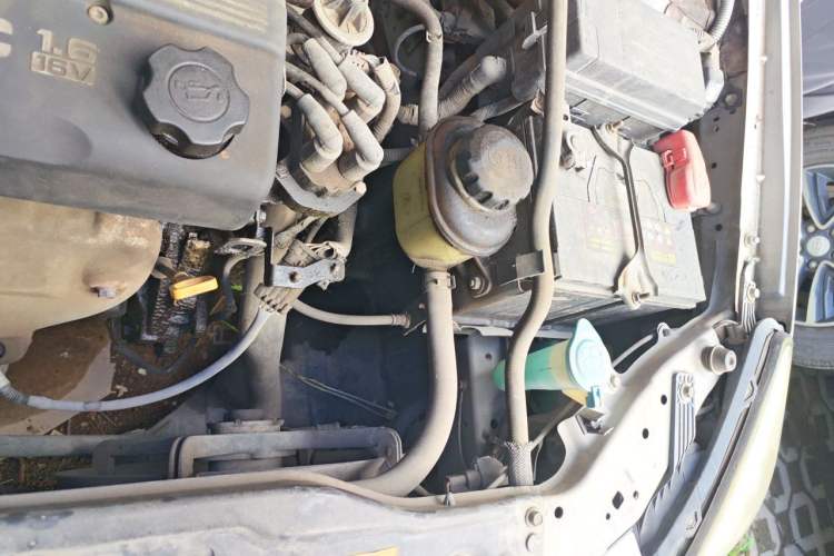 Used Buick Excelle 2011 1.6 LX-MT Engine Bay Left