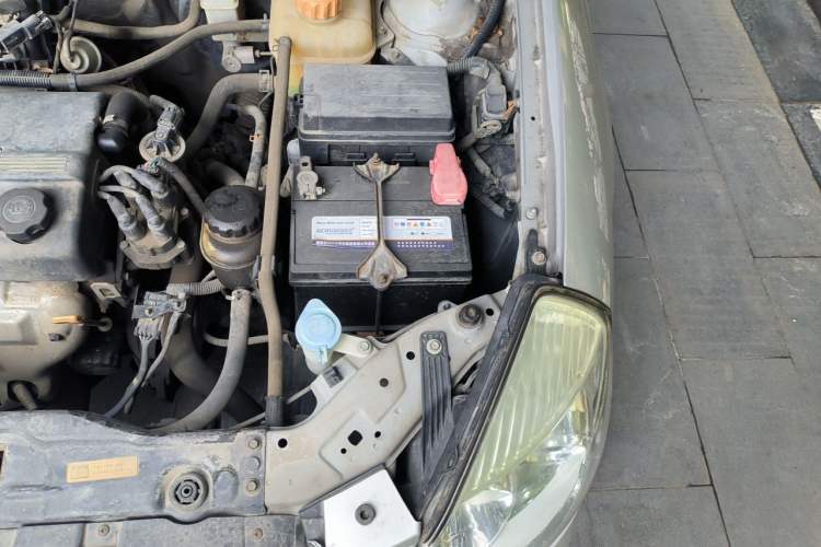 Used Buick Excelle 2011 1.6 LE-MT Engine Bay Left