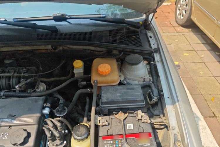 Used Buick Excelle 2011 1.6 LE-MT Engine Bay Left