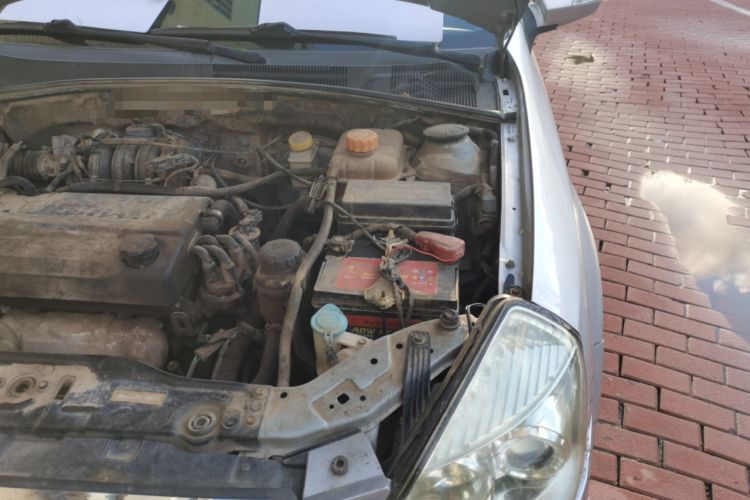 Used Buick Excelle 2011 1.6 LX-MT Engine Bay Left