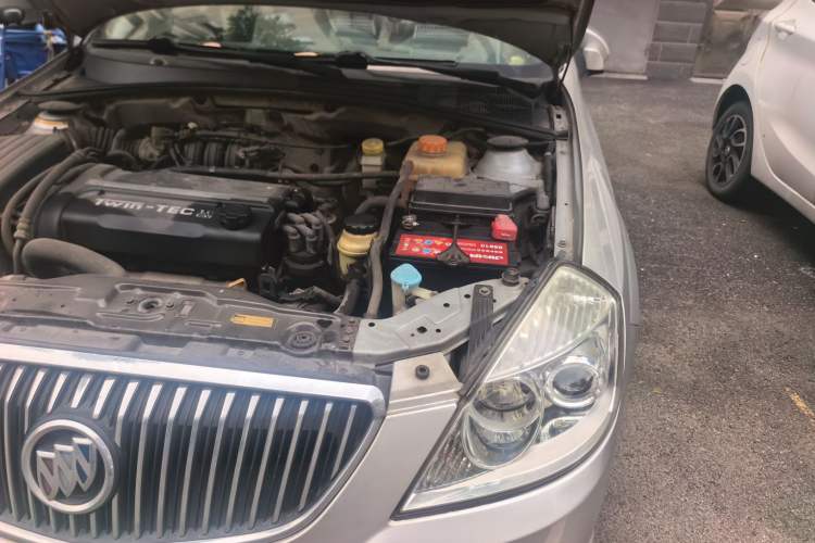 Used Buick Excelle 2011 1.6 LX-MT Engine Bay Left