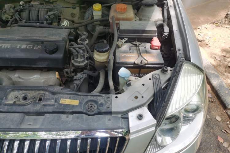 Used Buick Excelle 2011 1.6 LX-MT Engine Bay Left