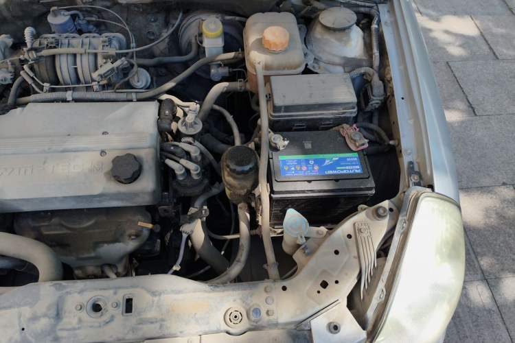 Used Buick Excelle 2011 1.6 LE-MT Engine Bay Left