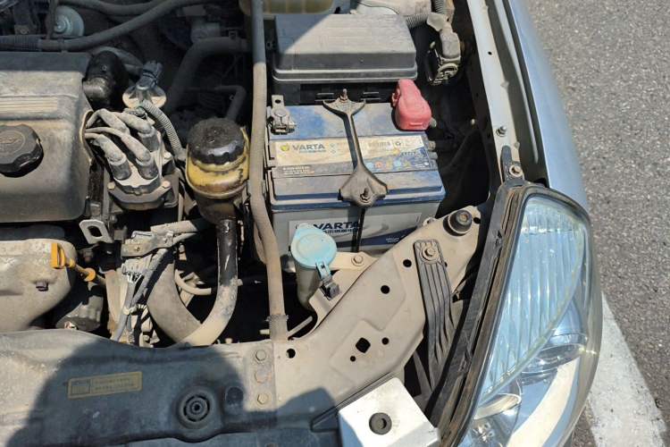 Used Buick Excelle 2011 1.6 LX-MT Engine Bay Left