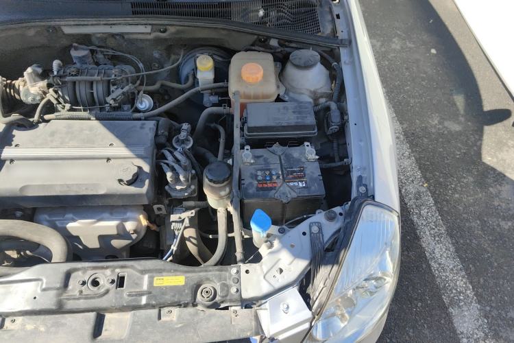 Used Buick Excelle 2011 1.6 LX-MT Engine Bay Left