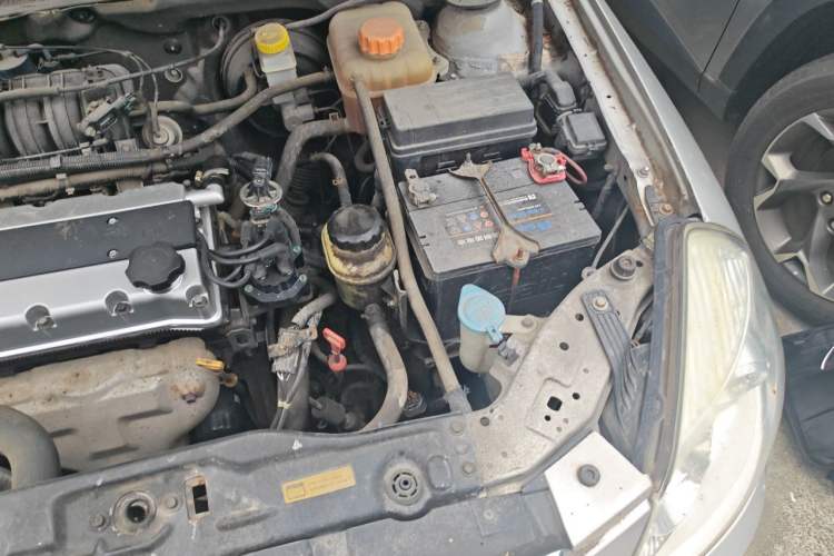 Used Buick Excelle 2011 1.6 LE-AT Engine Bay Left