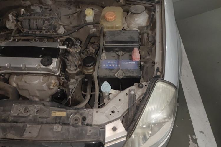 Used Buick Excelle 2011 1.6 LE-MT Engine Bay Left