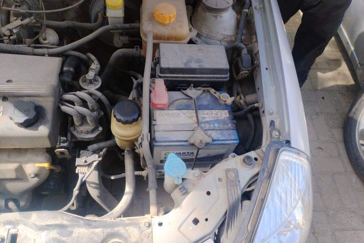 Used Buick Excelle 2011 1.6 LE-MT Engine Bay Left