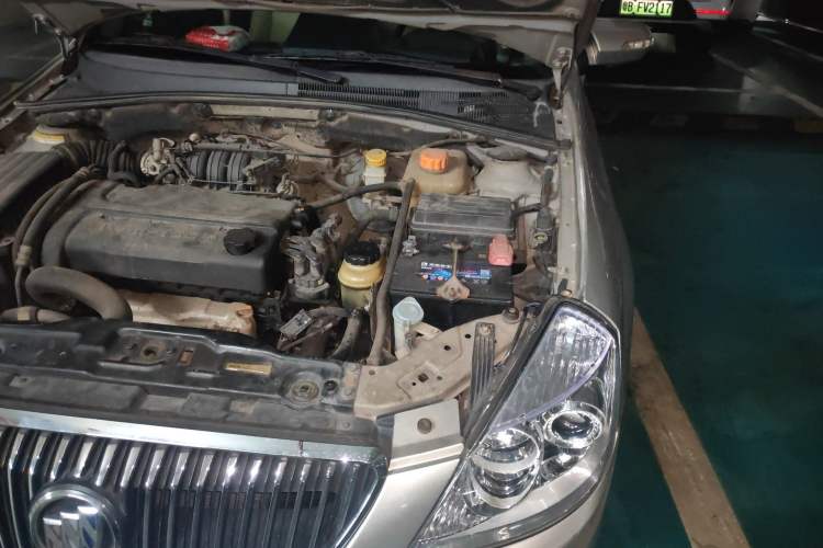 Used Buick Excelle 2011 1.6 LX-MT Engine Bay Left