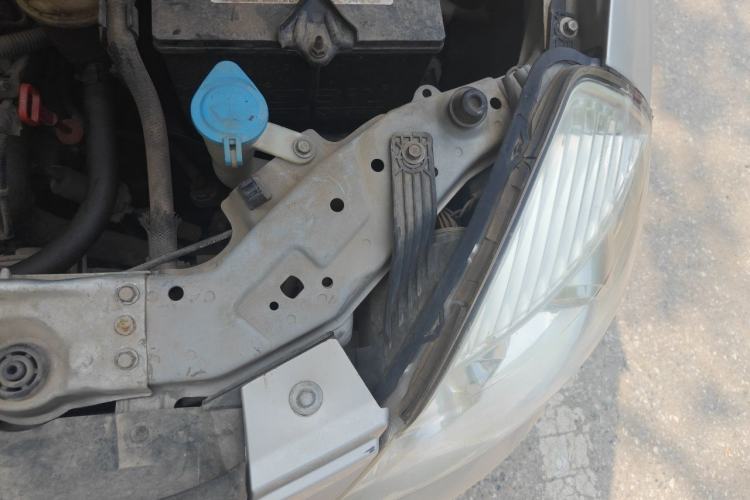 Used Buick Excelle 2011 1.6LX-AT Engine Bay Left