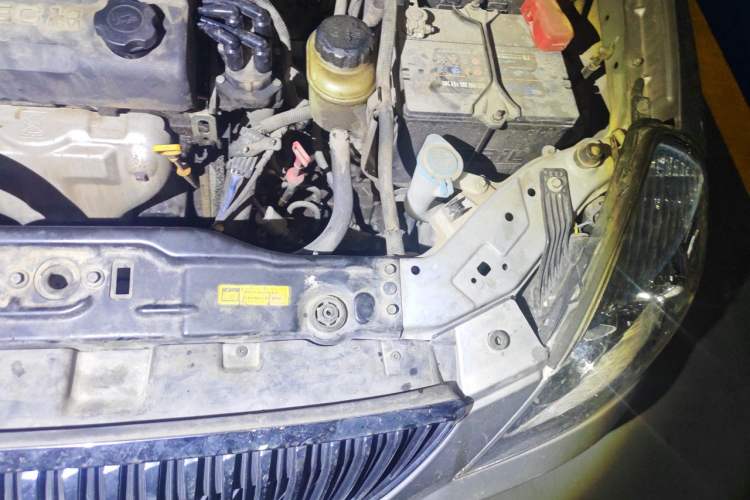 Used Buick Excelle 2011 1.6 LE-AT Engine Bay Left