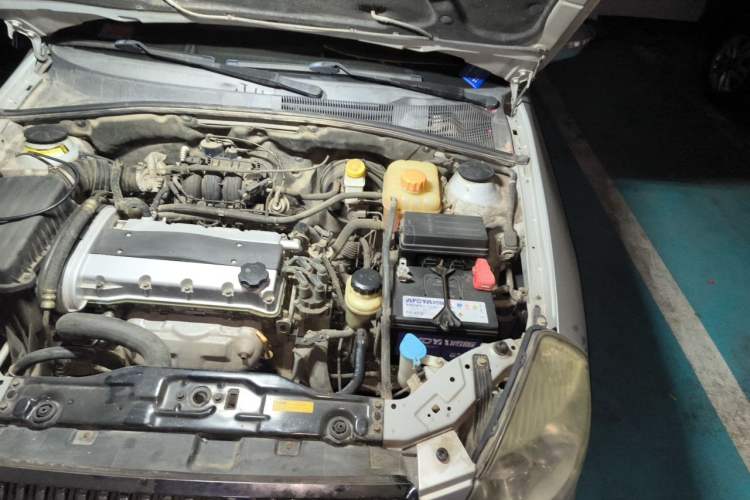 Used Buick Excelle 2011 1.6 LX-MT Engine Bay Left