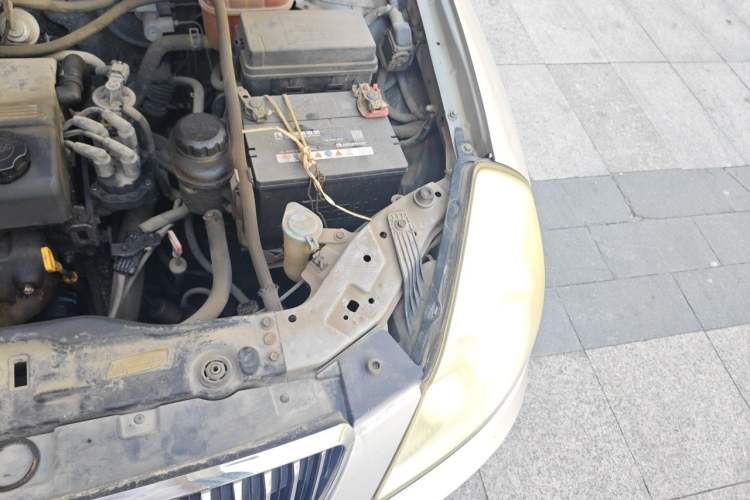 Used Buick Excelle 2011 1.6 LE-AT Engine Bay Left