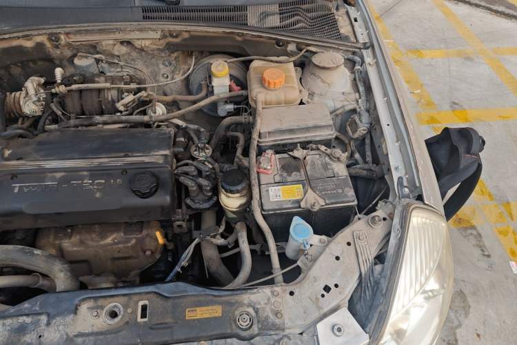 Used Buick Excelle 2011 1.6 LX-MT Engine Bay Left