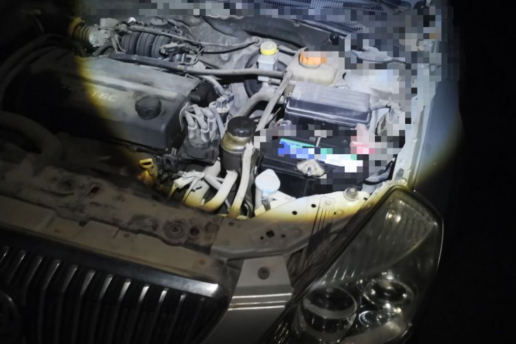 Used Buick Excelle 2011 1.6 LX-MT Engine Bay Left