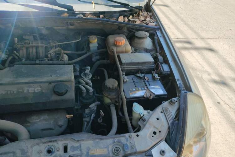 Used Buick Excelle 2011 1.6 LE-AT Engine Bay Left