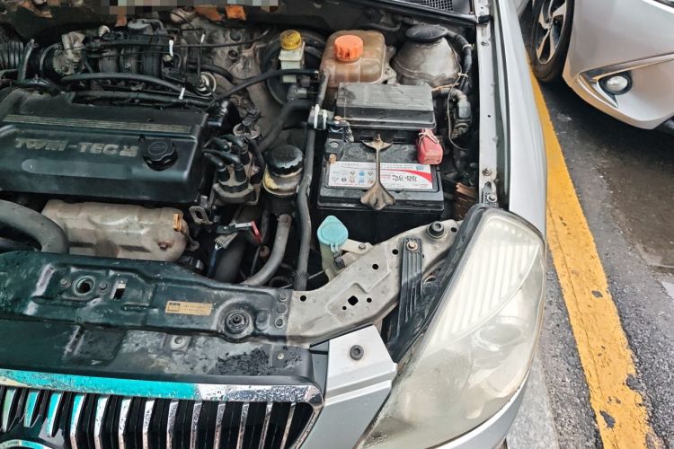 Used Buick Excelle 2011 1.6 LE-AT Engine Bay Left
