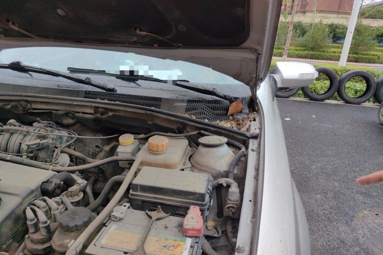 Used Buick Excelle 2011 1.6 LE-MT Engine Bay Left