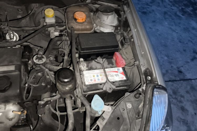 Used Buick Excelle 2011 1.6 LE-MT Engine Bay Left