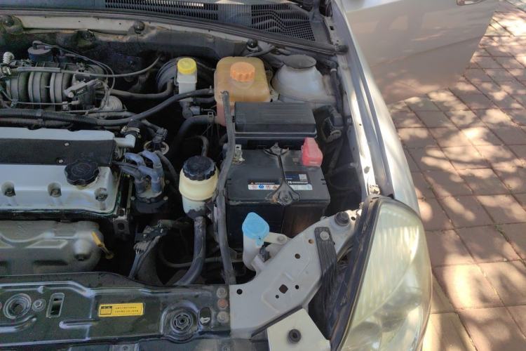 Used Buick Excelle 2011 1.6 LX-MT Engine Bay Left
