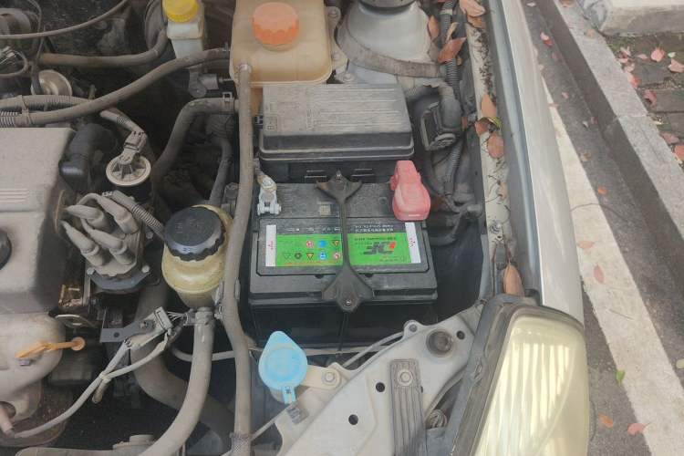 Used Buick Excelle 2011 1.6 LE-MT Engine Bay Left