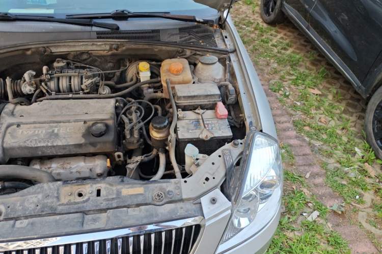 Used Buick Excelle 2011 1.6 LE-MT Engine Bay Left