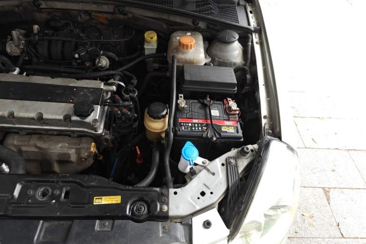 Used Buick Excelle 2011 1.6 LE-AT Engine Bay Left