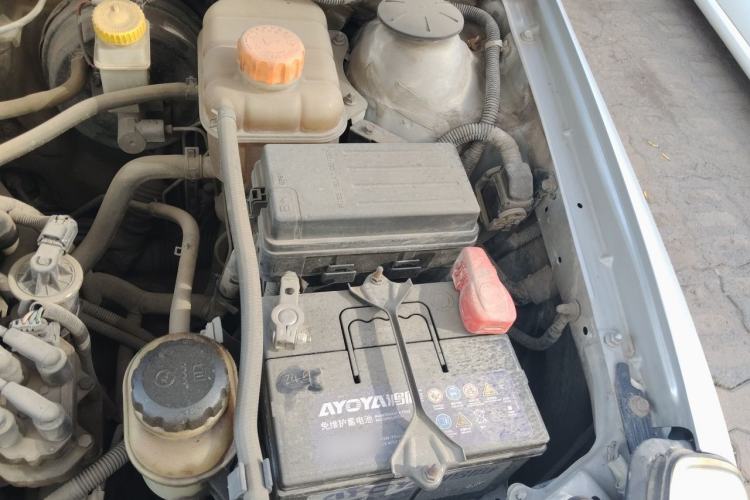 Used Buick Excelle 2011 1.6 LE-AT Engine Bay Left