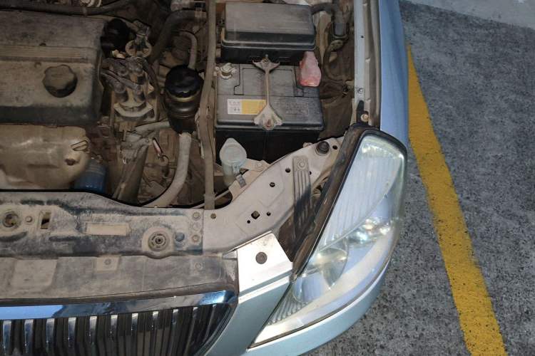Used Buick Excelle 2011 1.6 LE-AT Engine Bay Left
