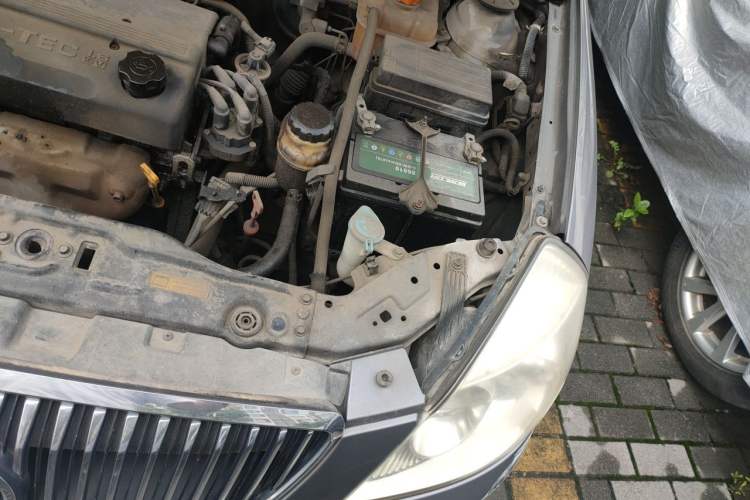 Used Buick Excelle 2011 1.6 LE-AT Engine Bay Left