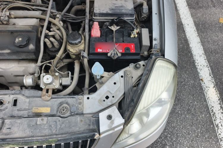 Used Buick Excelle 2011 1.6 LX-MT Engine Bay Left