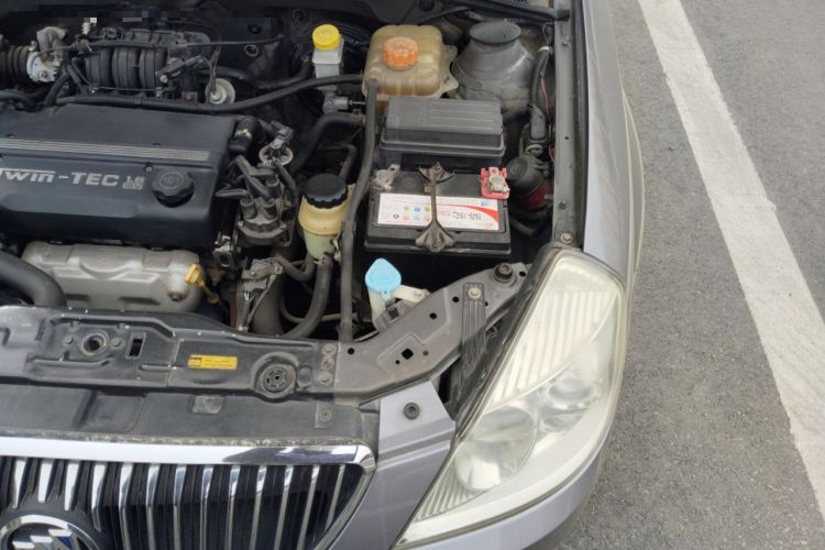 Used Buick Excelle 2011 1.6 LX-MT Engine Bay Left