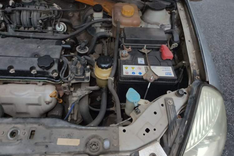 Used Buick Excelle 2011 1.6 LX-MT Engine Bay Left