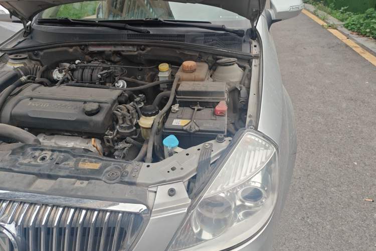 Used Buick Excelle 2011 1.6 LE-MT Engine Bay Left